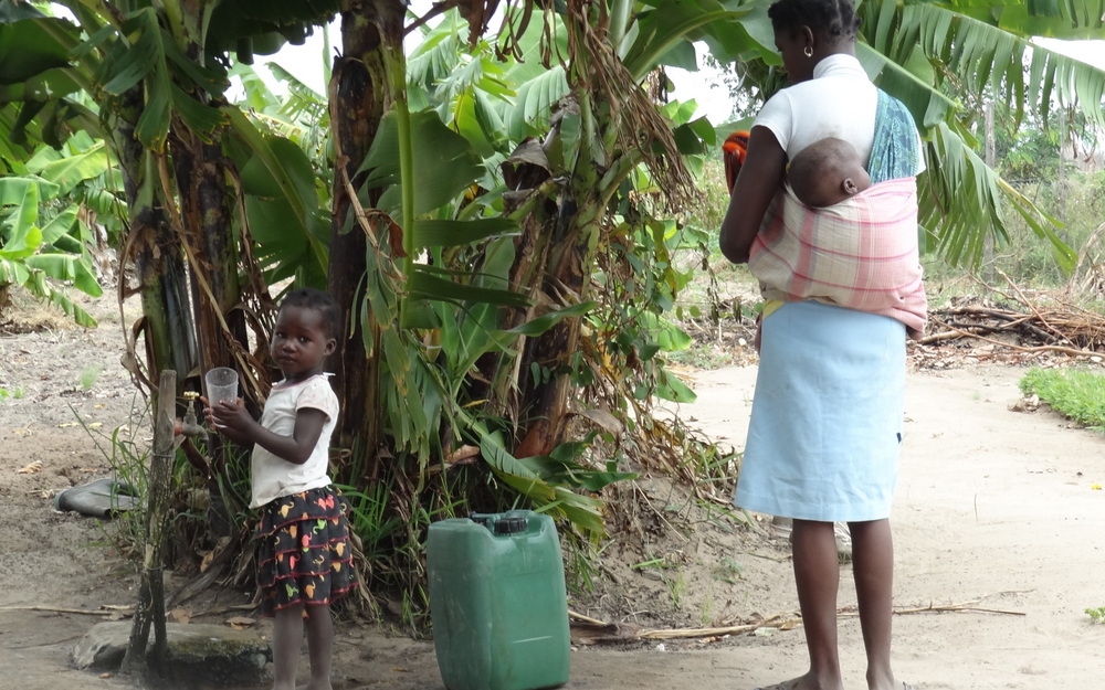 Landsbykvinder køber vand