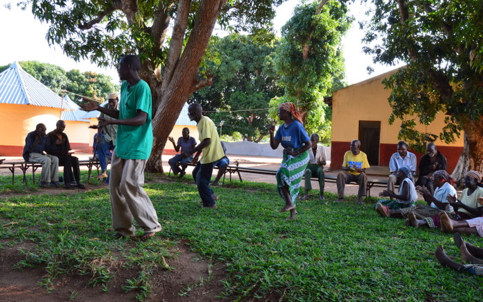 dansende modtagelse på plejhjem